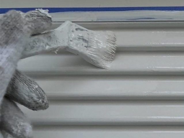 姫路市の塗装工事における雨戸上塗り